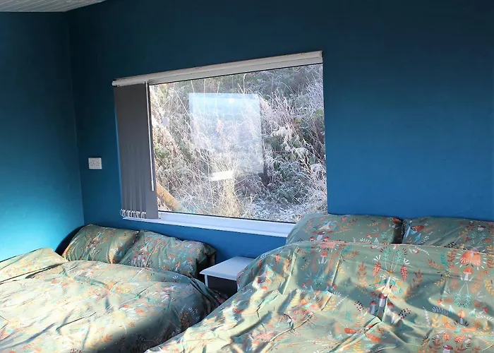 Redwood Lodge, Dee Valley Stays - Cosy Microlodge With Detached Private Shower & Wc