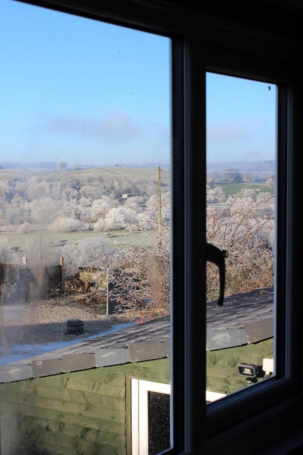 Chalé Redwood Lodge, Dee Valley - Cosy Microlodge With Detached Private Shower & Wc Corwen